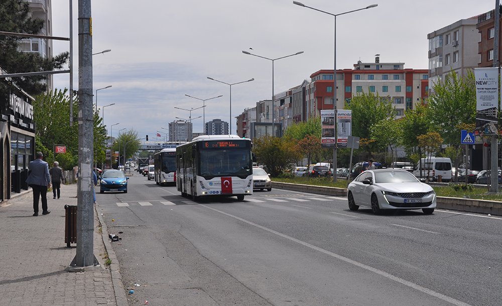 İşçi̇ Bayraminda Otobüslere Ücretsi̇z Bi̇ni̇ldi̇  
