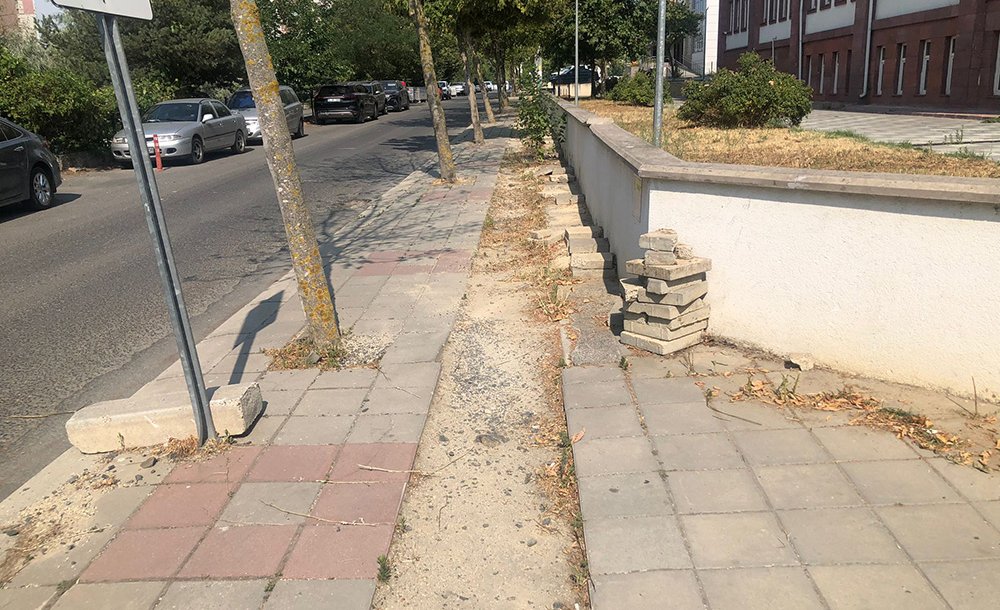 Kaldırım Aylardır Yapılmayı Bekliyor 
