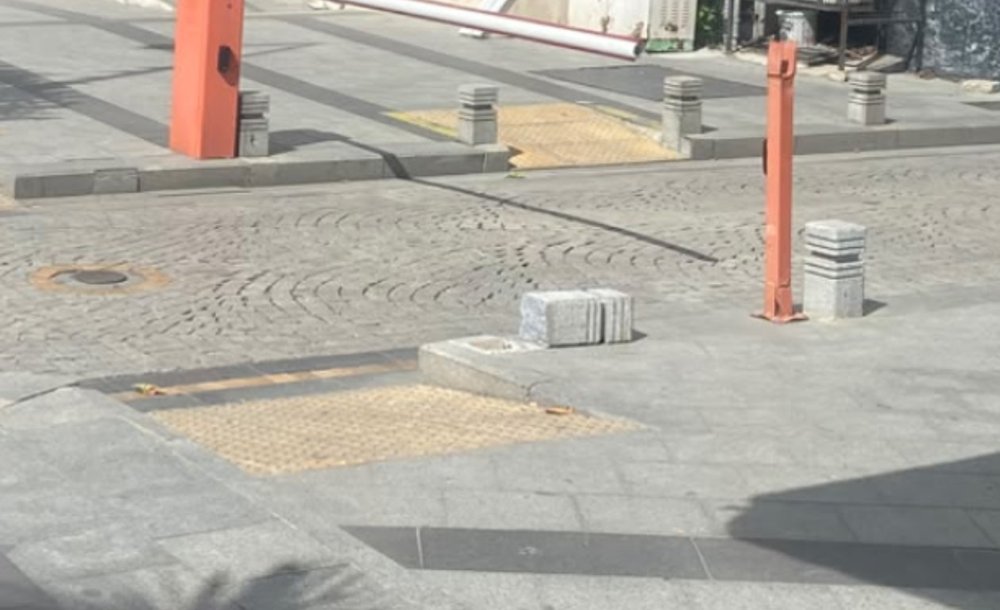 Kaldırım Kenarlarındaki Dubalar Bir Bir Kırılıyor