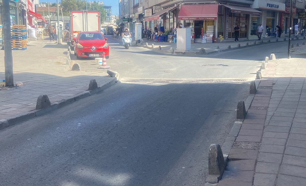 Kaldırım Taşları Onarılmayı Bekliyor