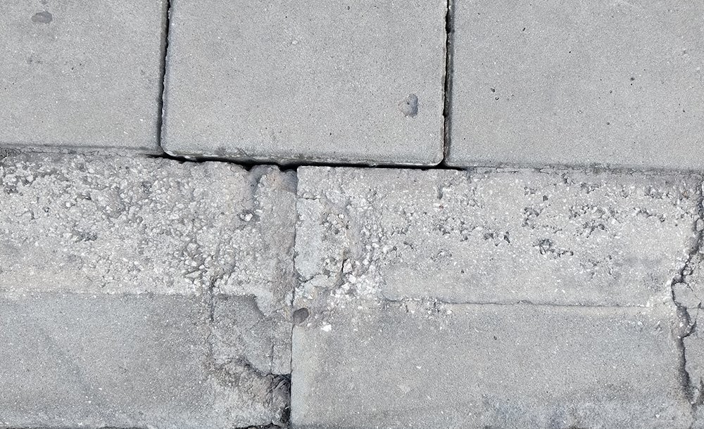 Kaldırımdan Sızan Sular Apartmanı Çürütüyor