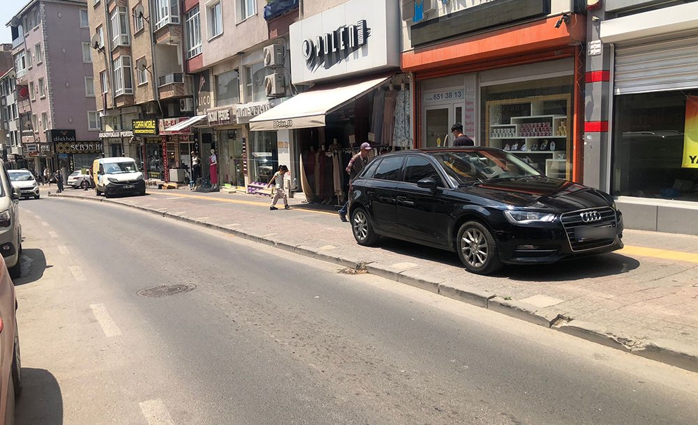Kaldırımlar Park Yeri Haline Geldi! 