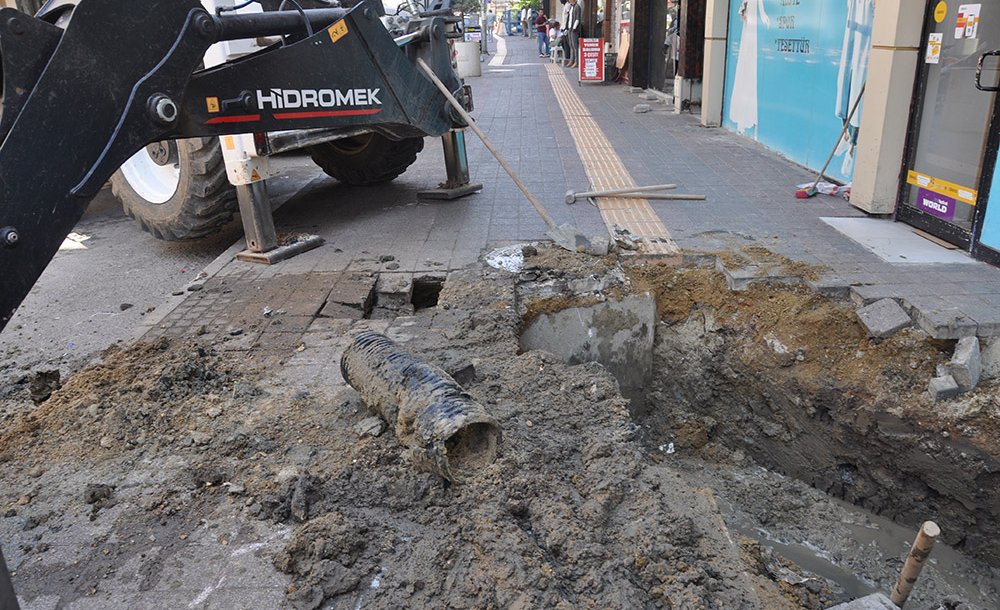 Kanalizasyona Pantolon, Peruk, Çocuk Bezi Atan Var! 