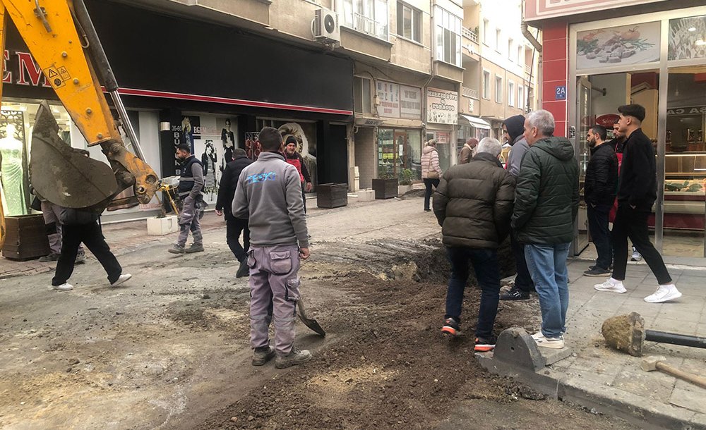 Kanalizasyona Pantolon, Peruk, Çocuk Bezi Atan Var! 