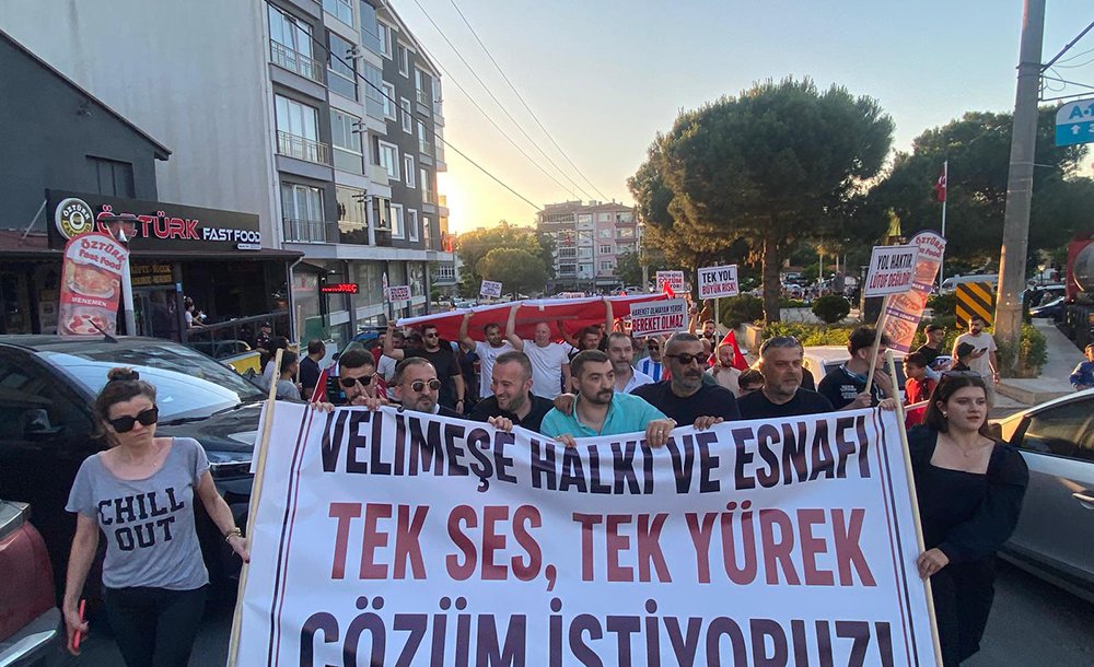 Kapatılan Yol İçin Binlerce Kişi Yürüdü 