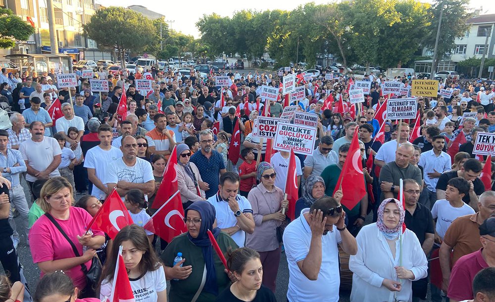 Kapatılan Yol İçin Binlerce Kişi Yürüdü 