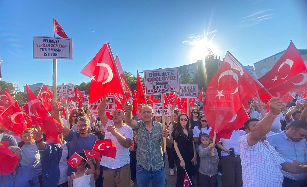 Kapatılan Yol İçin Binlerce Kişi Yürüdü 