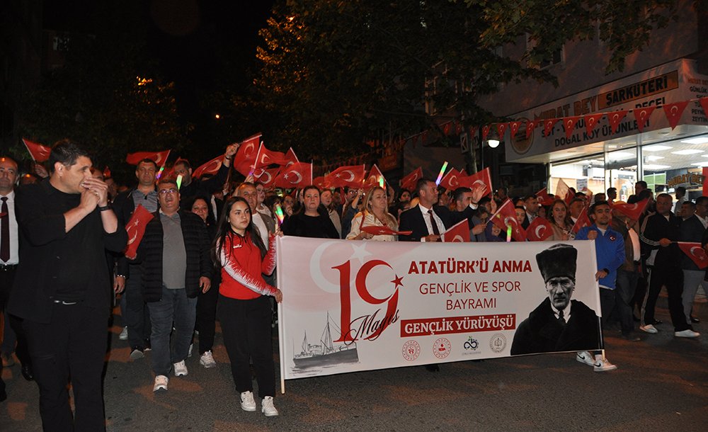 Kaymakam Eren, 19 Mayıs Yürüyüşüne Katıldı  