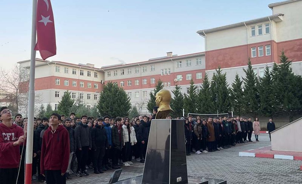 Kaymakam Eren, Bayrak Törenine Katıldı 