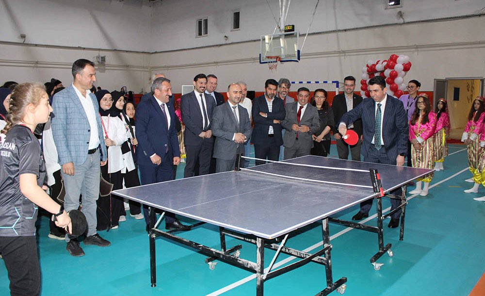 Kaymakam Eren Kapalı Spor Salonu Açılışını Yaptı 