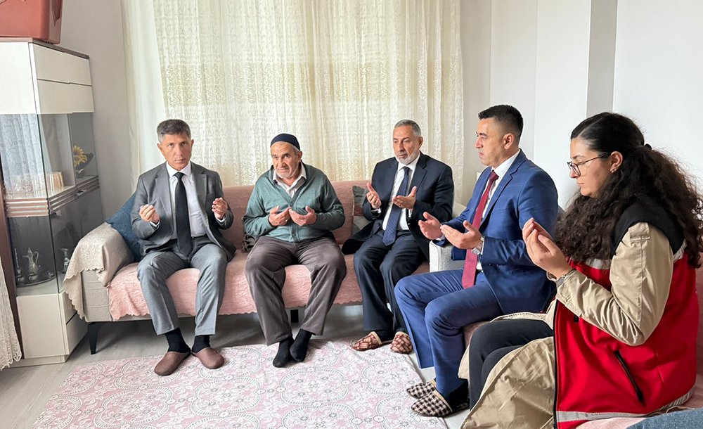 Kaymakam Erten Şehit Ailesini Ziyaret Etti 