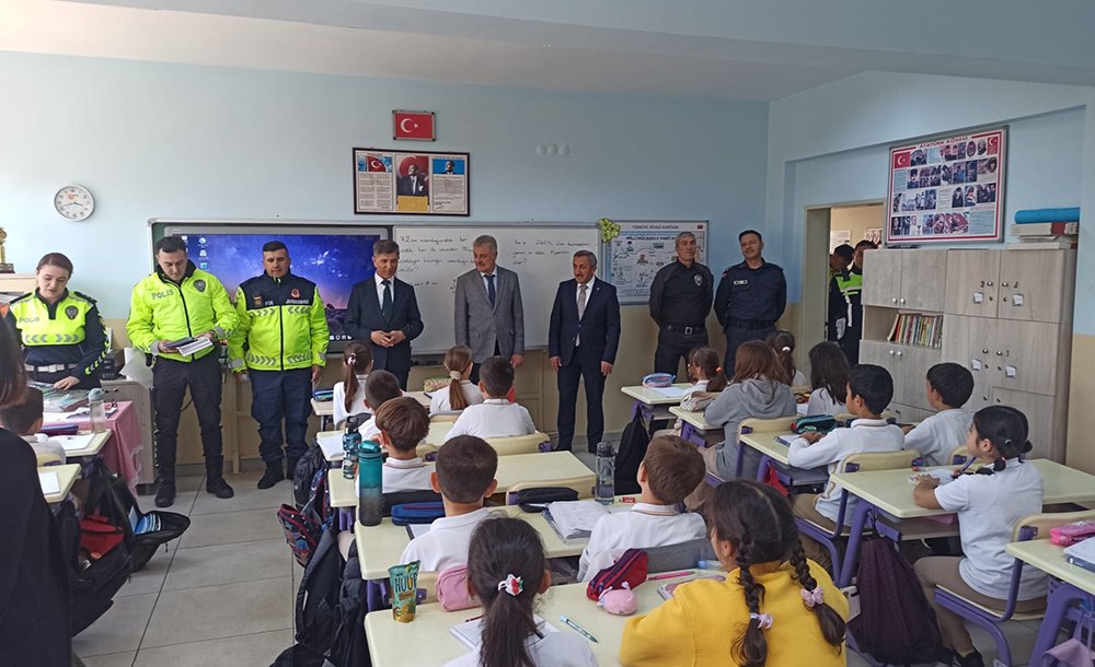 Kaymakam Erten Trafik Ve İlk Yardım Haftası Etkinliğine Katıldı 