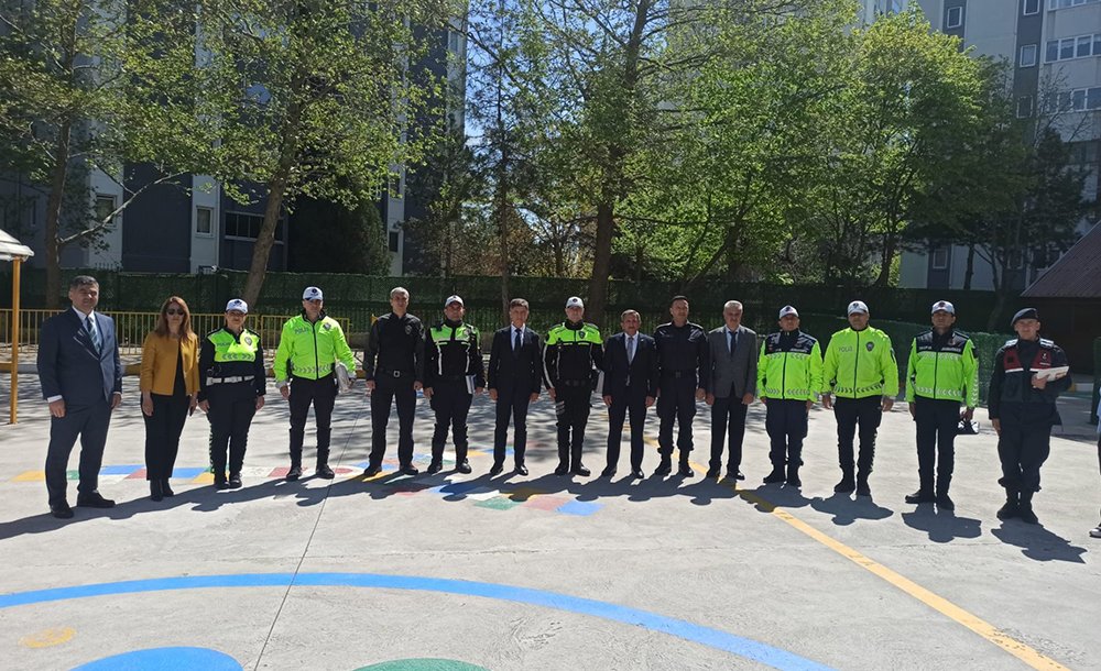 Kaymakam Erten Trafik Ve İlk Yardım Haftası Etkinliğine Katıldı 