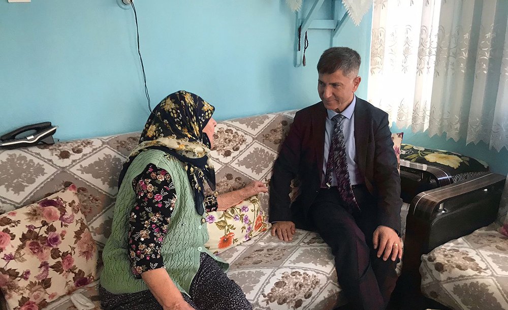 Kaymakam Erten Vatandaşların Derdini Dinliyor 