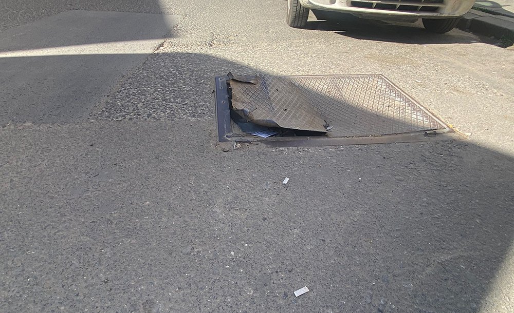 Kemalettin Mahallesi'nde Yol Tehlike Saçıyor