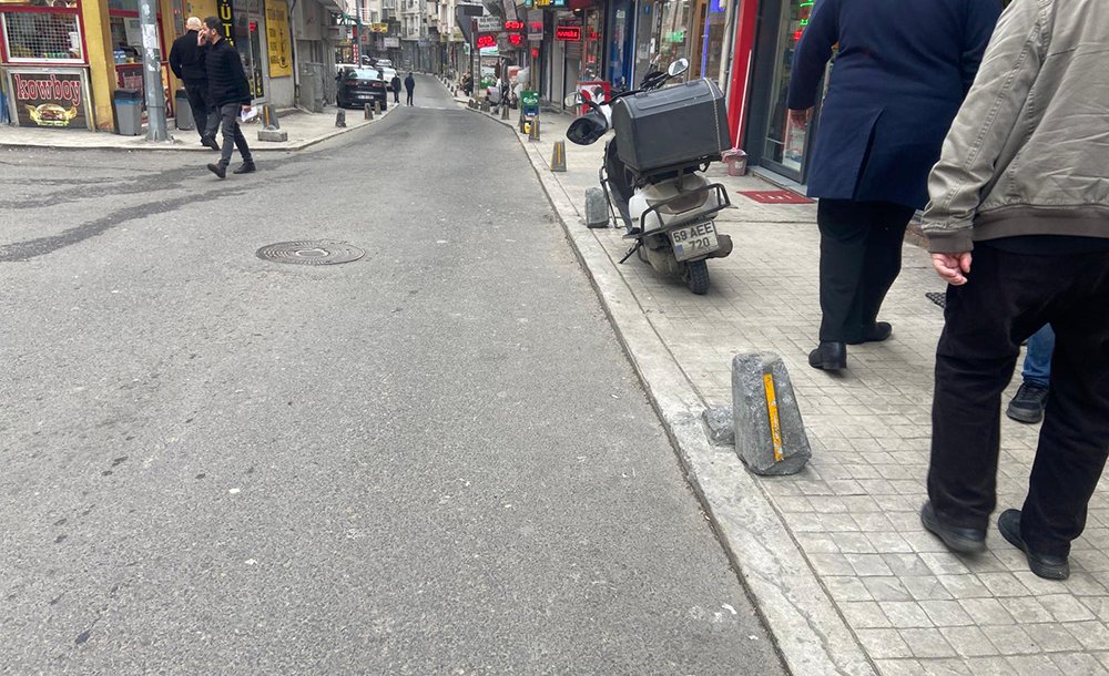 Kırık Taşlar Kötü Görüntü Oluşturuyor 