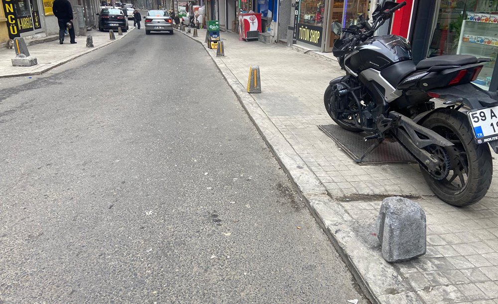 Kırık Taşlar Kötü Görüntü Oluşturuyor 