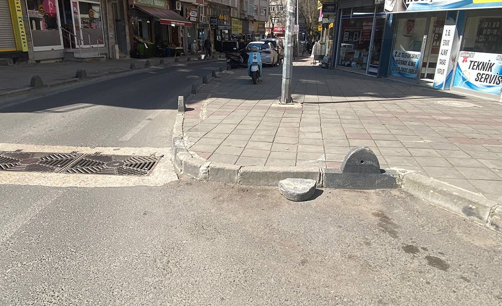 Kırık Taşlar Tepki Çekiyor 