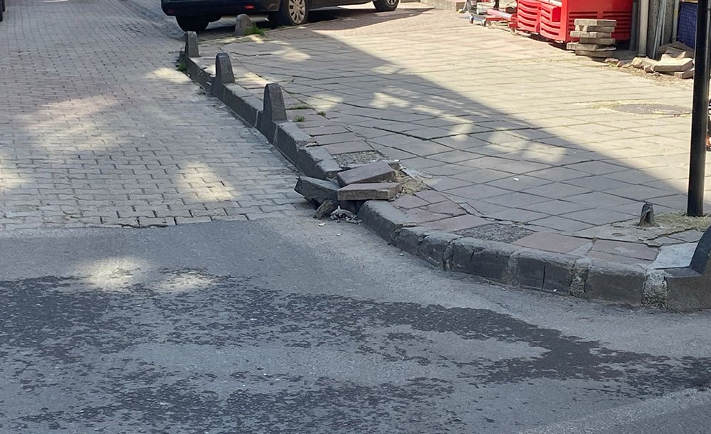 Kırık Taşlar Tepki Çekiyor 