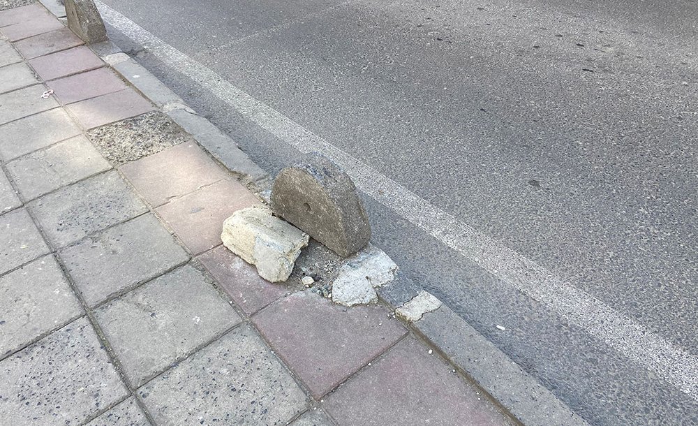 Kırık Taşlar Tepki Çekiyor 