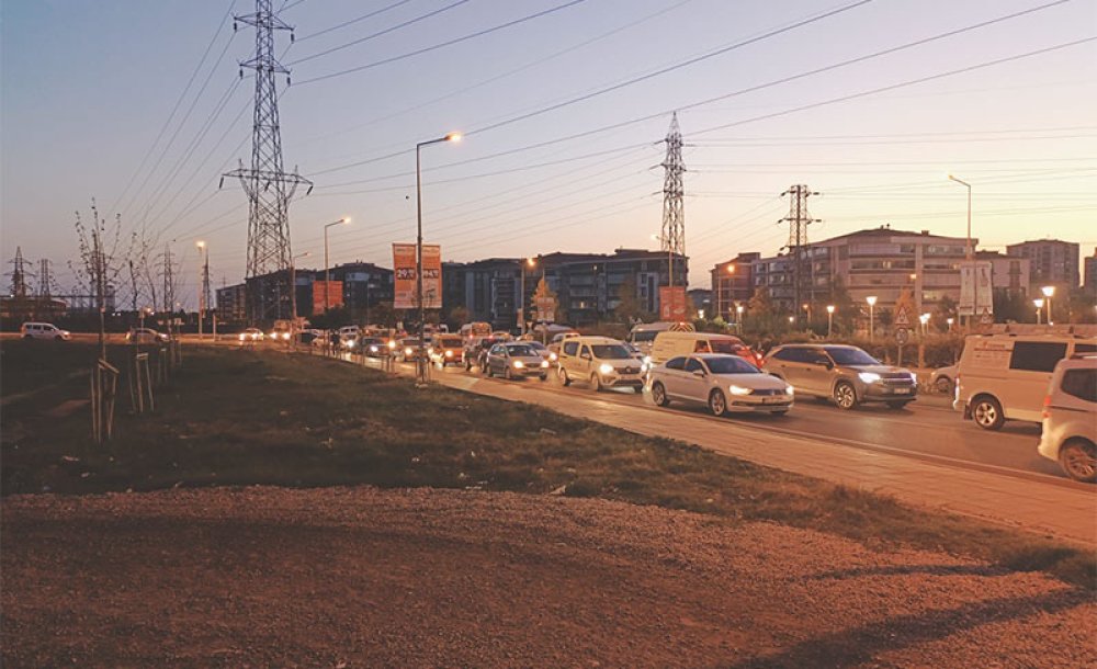 Köprülü Kavşakta Trafik Yoğunluğu 