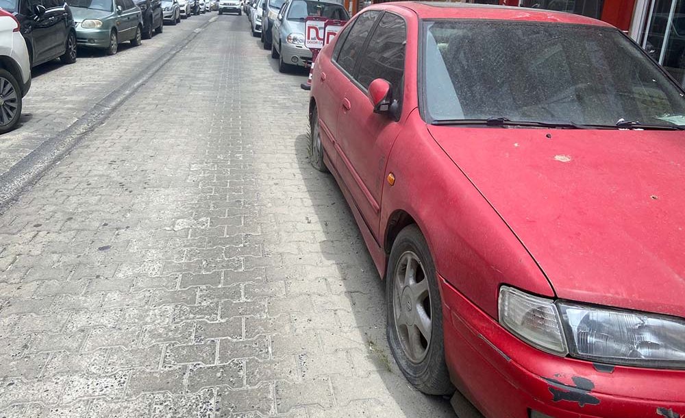 Kullanılmayan Onlarca Araç Yer İşgal Ediyor