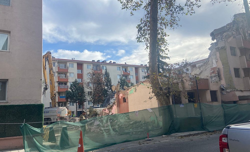 Lojmanların Yıkımı Başladı