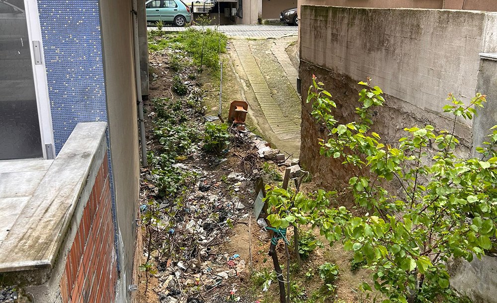 Mahalleli Bu Apartmandan Şikayetçi 