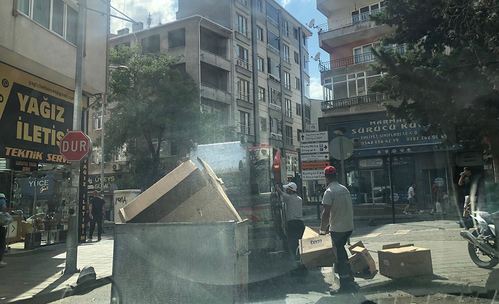 Mandıracı Caddesi'nde Trafik Çilesi Devam Ediyor 