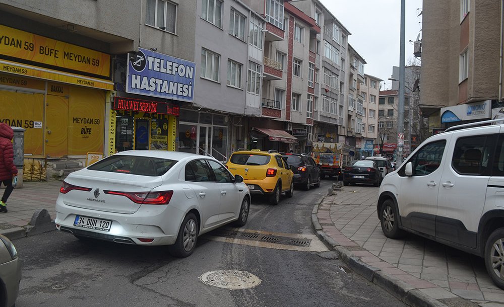 Mandıracı Caddesi'nde Trafik Çilesi Devam Ediyor 