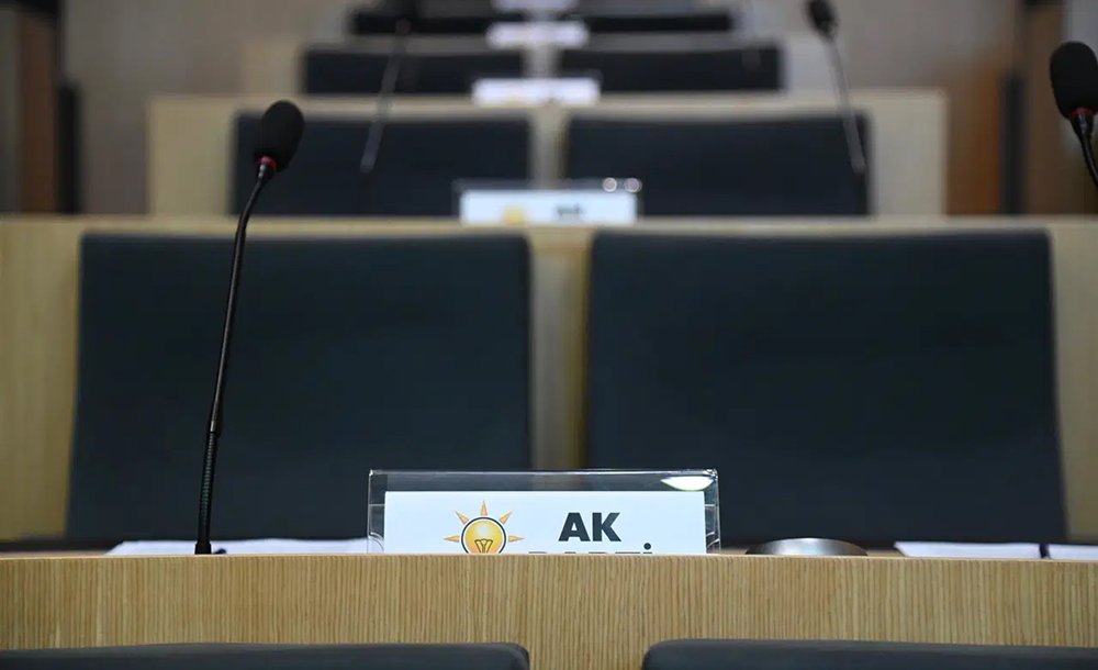 Meclis Koltukları Boş Kaldı 