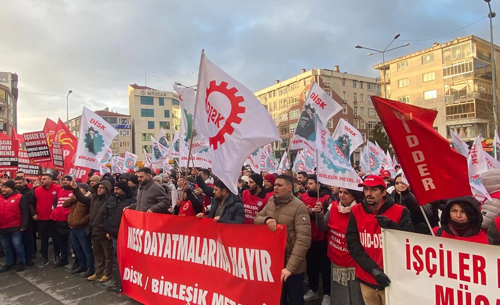 Metal İşçisi Grev Kararı Aldı 