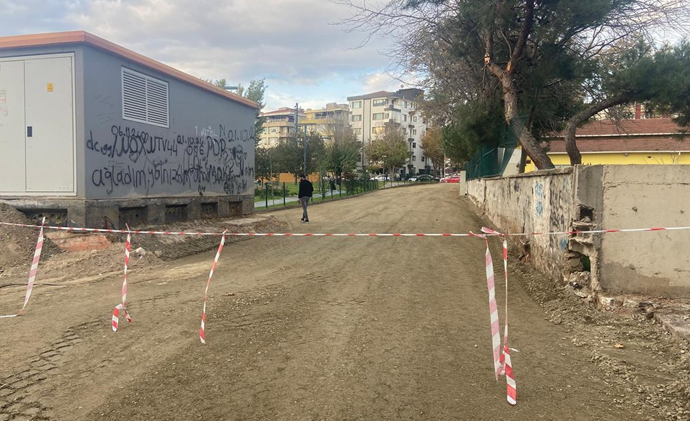 Millet Bahçesinin Yanındaki Yolda Düzenleme 