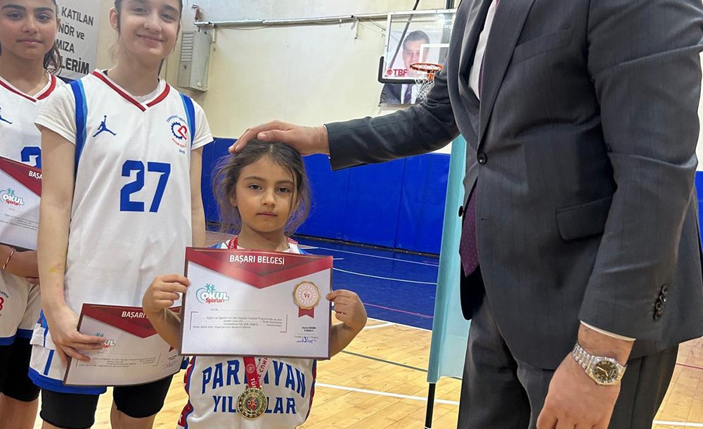Minik Basketbolcular İl Birinciliği İçin Ter Döktü 