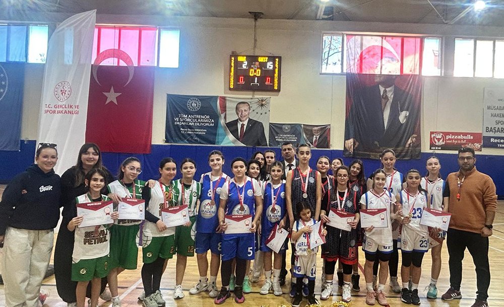 Minik Basketbolcular İl Birinciliği İçin Ter Döktü 