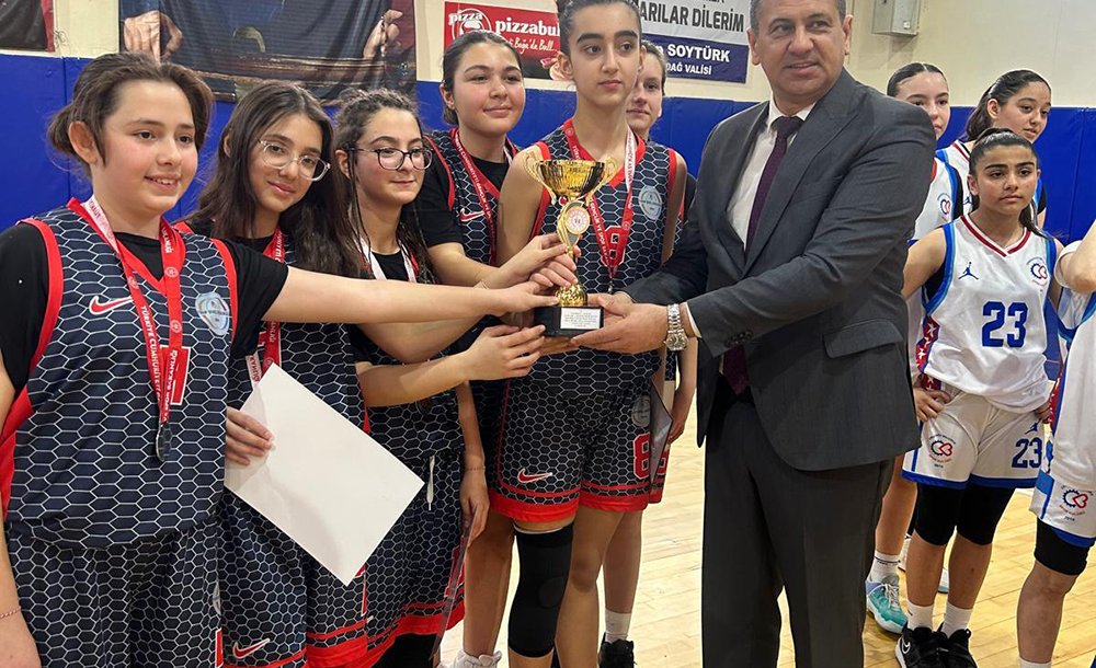 Minik Basketbolcular İl Birinciliği İçin Ter Döktü 