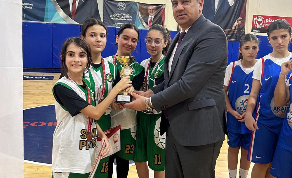 Minik Basketbolcular İl Birinciliği İçin Ter Döktü 