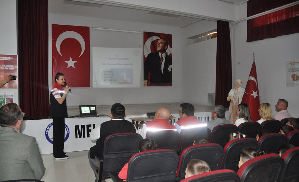 Minik Öğrencilere Sütün Faydaları Anlatıldı 
