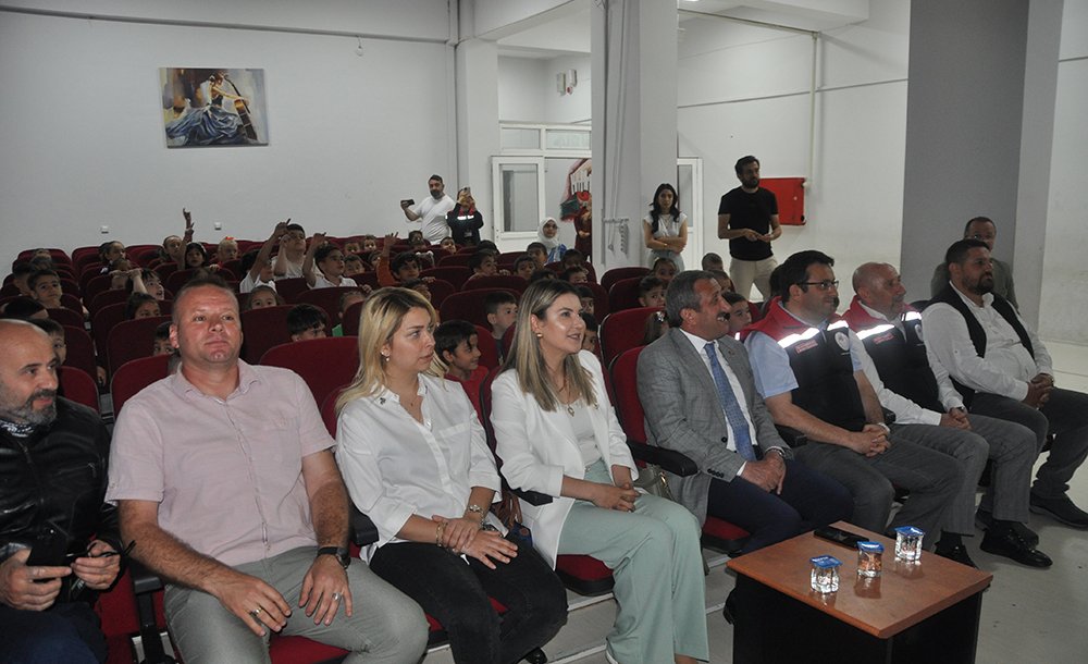 Minik Öğrencilere Sütün Faydaları Anlatıldı 