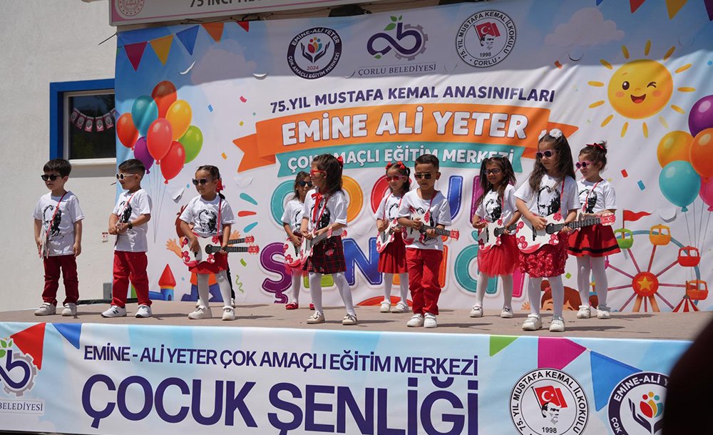 Miniklerin Yıl Sonu Coşkusu