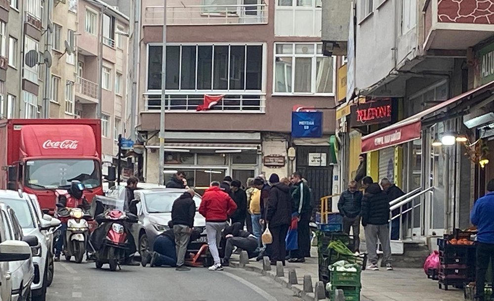 Motosiklete Çarpmamak İçin Kaldırıma Çıktı 