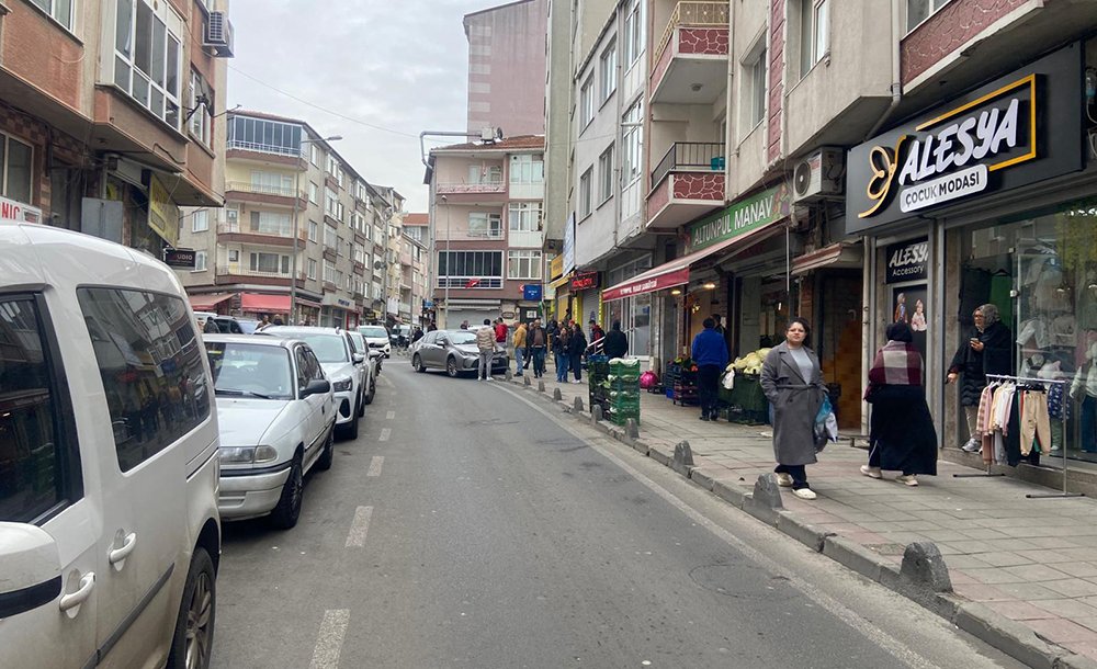 Motosiklete Çarpmamak İçin Kaldırıma Çıktı 