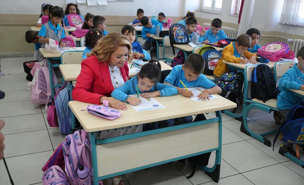 Müge Başkan'dan Öğrencilere Eğitim Desteği