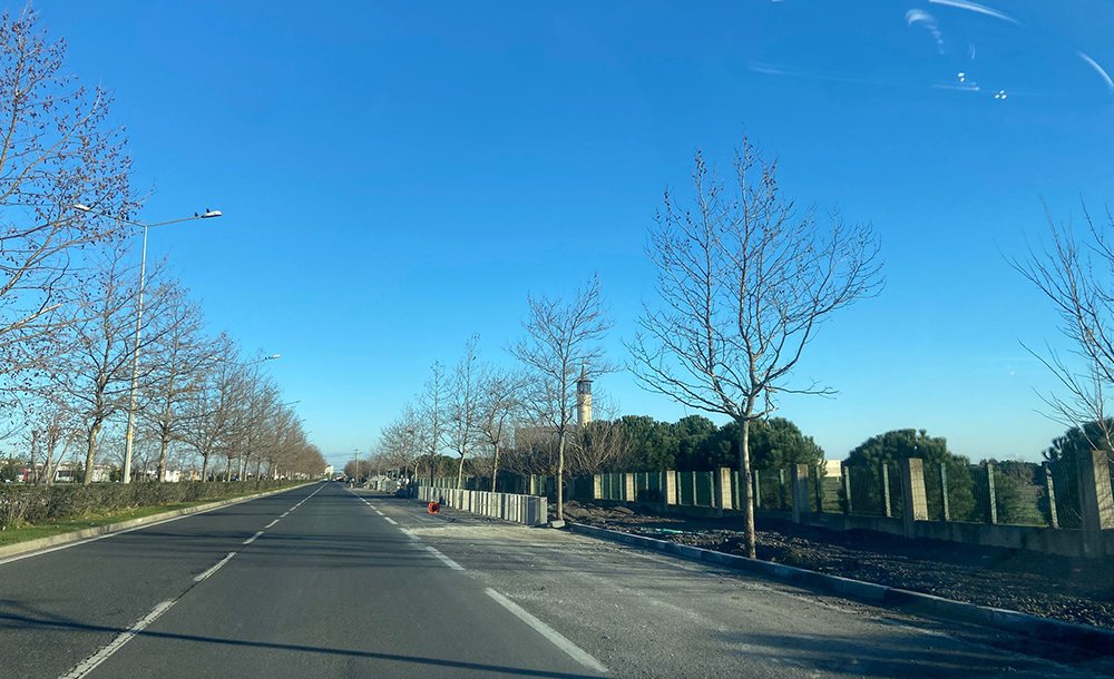 O Bölgeye Kaldirim Yapiliyor 