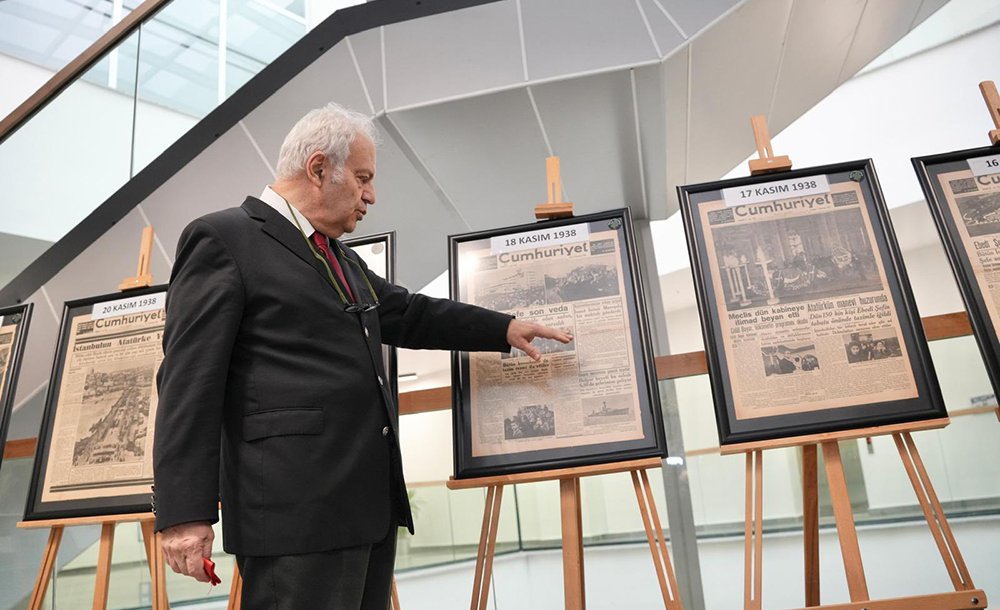 “O Günün Gazeteleri” Sergisi Duygusal Anlar Yaşattı