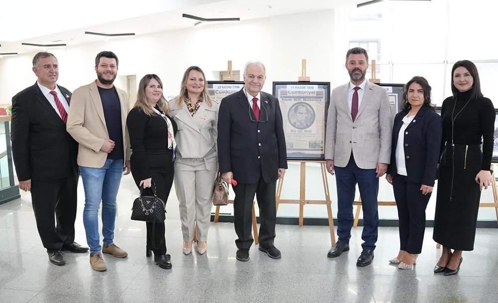 “O Günün Gazeteleri” Sergisi Duygusal Anlar Yaşattı