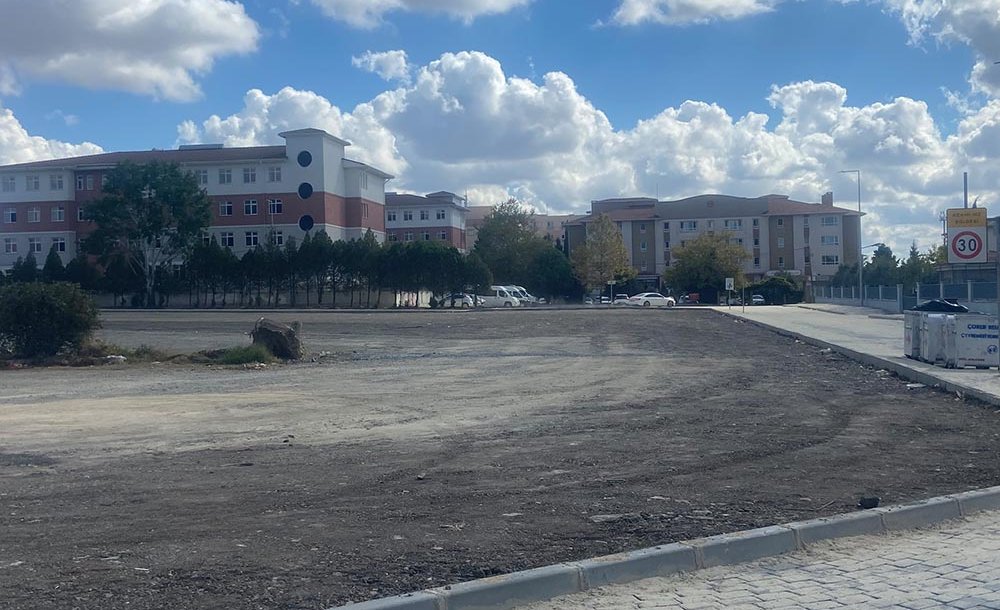 Öğrenciler Çamur Ve Tozdan Kurtuldu 