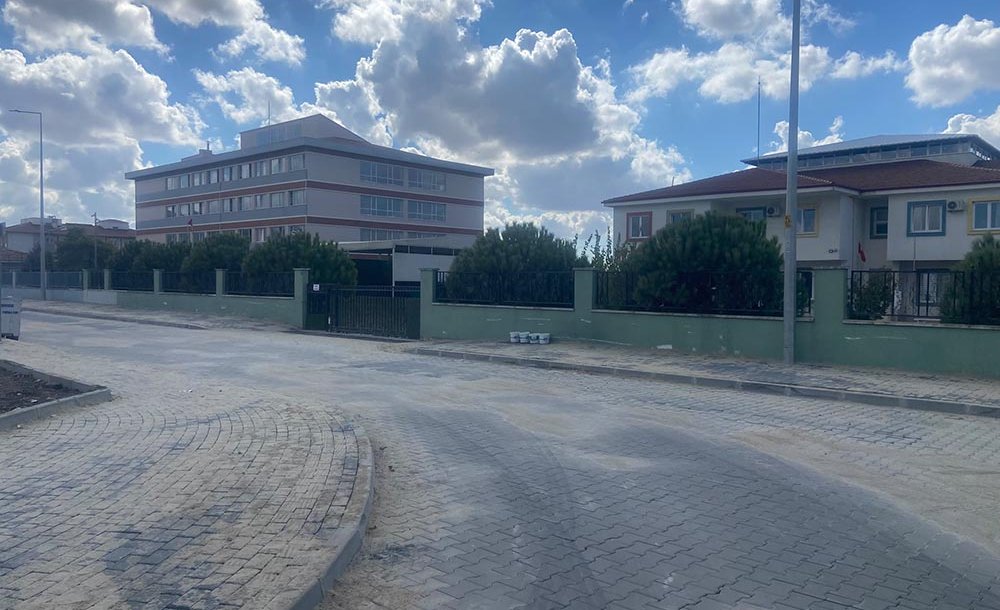 Öğrenciler Çamur Ve Tozdan Kurtuldu 