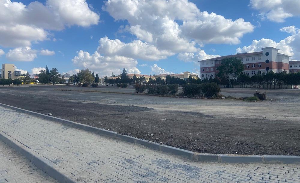 Öğrenciler Çamur Ve Tozdan Kurtuldu 