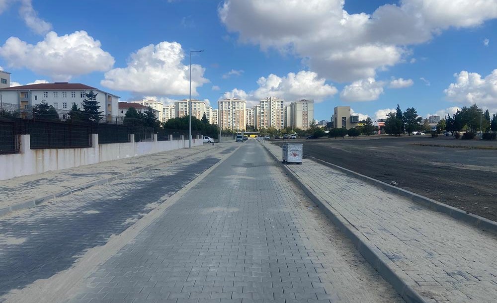 Öğrenciler Çamur Ve Tozdan Kurtuldu 